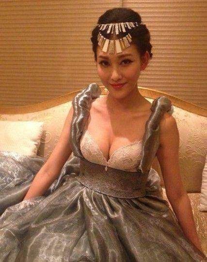 中国哪位女明星胸最大（娱乐圈胸气逼人的五大女星）