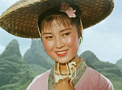 ​刘三姐扮演者黄婉秋病危昏迷 嘱咐丈夫女儿要传承