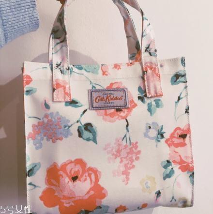 cath kidston是什么牌子？少女最爱的小碎花风代表