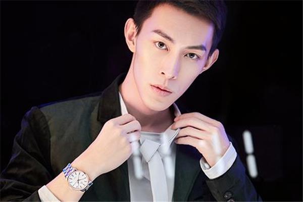 英纳格手表怎么调日期 旋转方向要分清