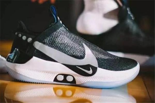 nike adapt bb充一次电能用多久 电池耐用性不错