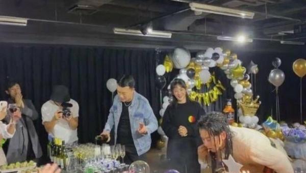 张杰生日被祝福包围,谢娜千里送惊喜,线上秀恩爱,吴昕成神助攻