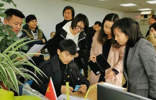 张杰生日被祝福包围,谢娜千里送惊喜,线上秀恩爱,吴昕成神助攻