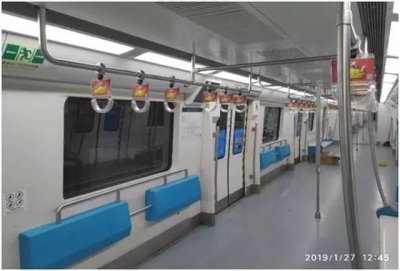 ​北京地铁10号线：为了你，我已经开始拆椅子了！