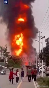 ​2死2伤！四川雅安油罐车爆炸事故深度分析