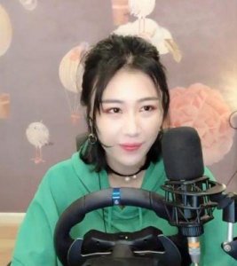 ​斗鱼DOTA2解说员PC冷冷照片事件，冷雨萱个人资料简介微博生活照
