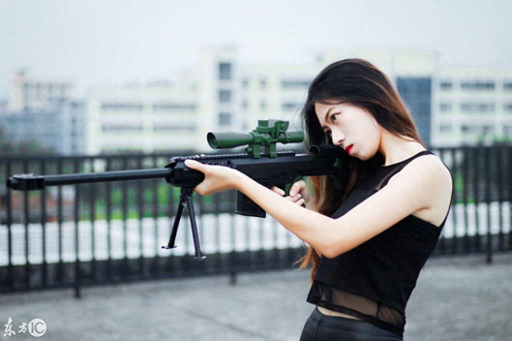 一组冷艳美女杀手与枪的照片,不禁让我心中升起一种热潮,你懂的