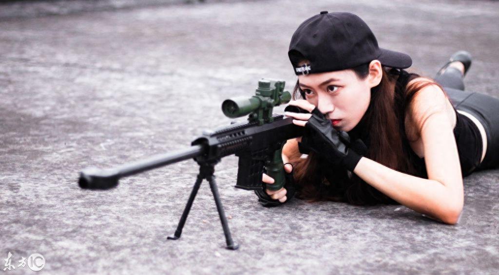 一组冷艳美女杀手与枪的照片,不禁让我心中升起一种热潮,你懂的