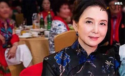 邱佩宁退圈从商,嫦娥面对恋情也束手无策!