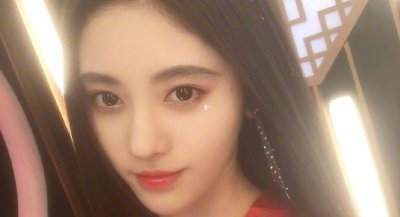 看到鞠婧祎新弄的发型“蛋蛋卷”,我承认我恋爱了!