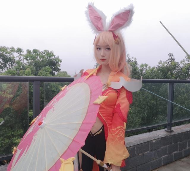 王者荣耀:小姐姐公孙离cos,身材婀娜多姿,玩家:堪比四大美女