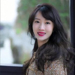 39岁李念晒香港豪宅,嫁富商老公生3胎,大女儿12岁小儿子刚满岁