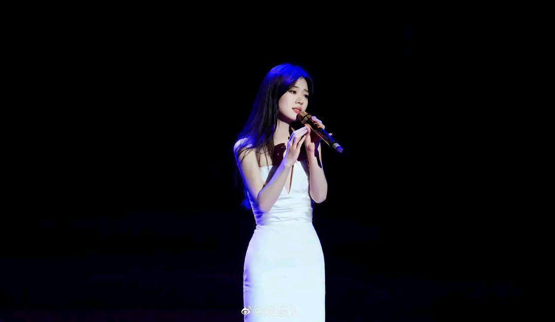 黄霄云个人资料经纪公司（梦响强音为什么要竭力打造希林娜依·高和黄霄云？为了抗衡单依纯）