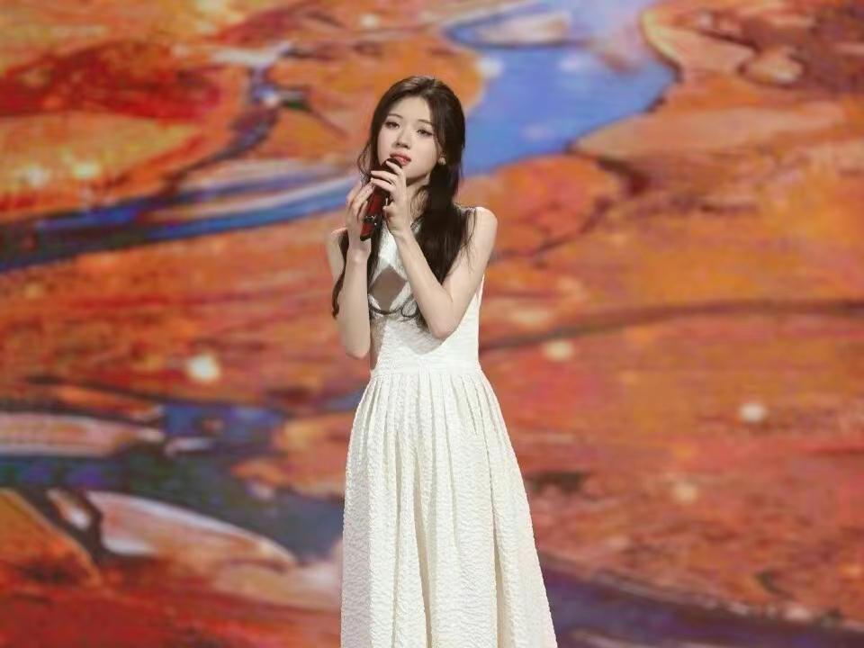 黄霄云个人资料经纪公司（梦响强音为什么要竭力打造希林娜依·高和黄霄云？为了抗衡单依纯）