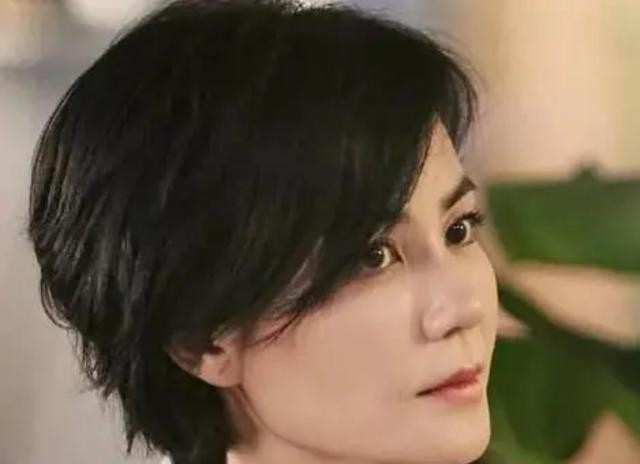 王珞丹和葛优撞脸(明星撞脸严重的对比图)