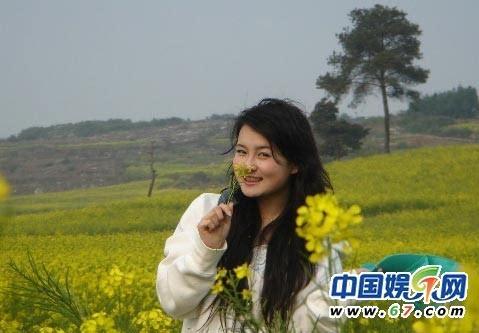 冉莹颖整容前后对比照 穿着暴露素颜曝光差别惊人