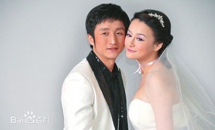 冉莹颖整容前后对比照 穿着暴露素颜曝光差别惊人