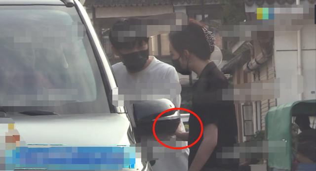 王鸥参加妹妹婚礼照曝光！打扮低调全程操劳，妹妹五官精致颜值高(6)