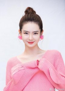 ​曝戚薇是双性恋！前女友用她名字给女儿取名，两人生活现状引热议