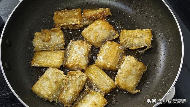 糖醋带鱼做法鲜美可口(教你糖醋带鱼的家常做法)(9)