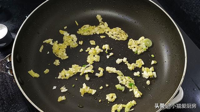 糖醋带鱼做法鲜美可口(教你糖醋带鱼的家常做法)(10)