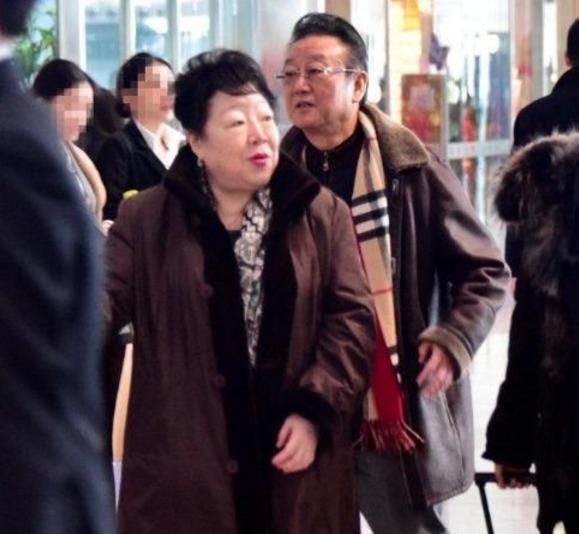 71岁蒋大为一家近照曝光，女儿比妈妈还漂亮，今因这事惹人嫌！