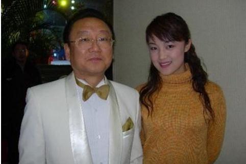 71岁蒋大为一家近照曝光，女儿比妈妈还漂亮，今因这事惹人嫌！