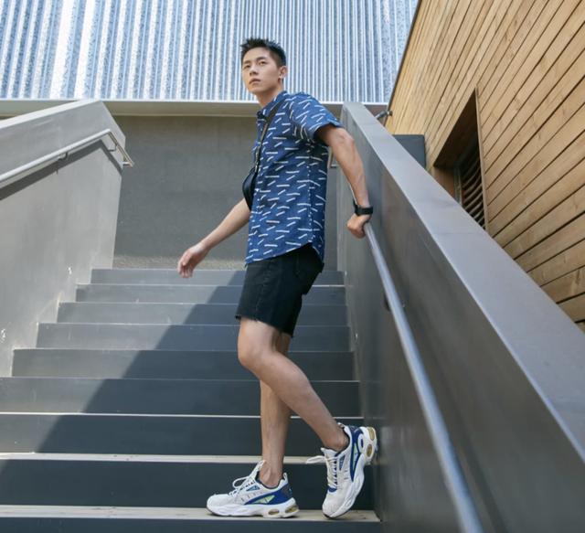 男士潮流穿搭ins酷男孩（夏日街头的休闲男孩）(2)