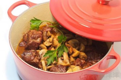 ​红酒闷羊肉窍门(红酒羊肉的做法大全集)