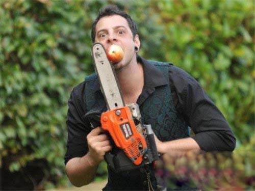 吞剑女郎这种世界纪录实在是太重口味了!