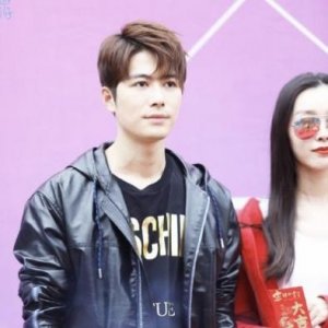 ​陈学冬父亲当年抛弃7岁的自己再婚，今成明星拒养后妈和异母兄弟