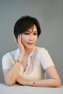 ​香港顶流女星刘嘉玲被劫持三小时，不雅照曝光，众明星联合发声！