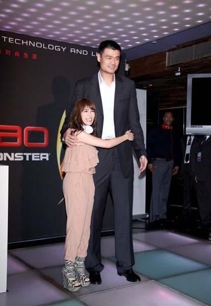 扒一扒娱乐圈“谎报”真实身高的女星，最矮的是她