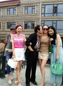 ​案例:气功大师王林卧室为12位女星进行开光仪式,真气传输方式特别