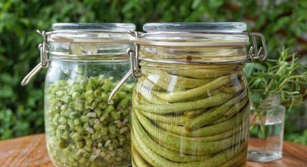腌的酸豆角怎么有层白怎么办,泡酸豆角为什么上面会有白白的怎么办图1