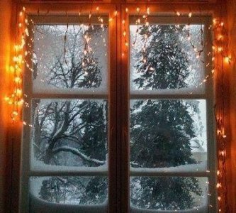 ​冬天窗户玻璃会冻裂吗，塑钢窗户双层玻璃漏气进水了冬天会因为天冷会冻裂么急