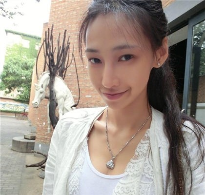 因痴迷音乐初中就辍学,一首《模特》彻底改变命运,前女友超漂亮