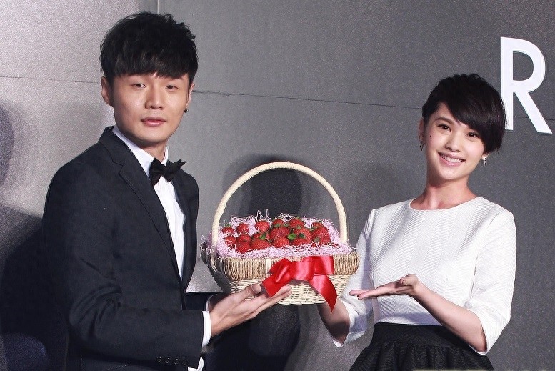 因痴迷音乐初中就辍学,一首《模特》彻底改变命运,前女友超漂亮