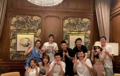 ​联盟三消息！胡明轩官宣女友，王哲林公开表态，转播商发生改变