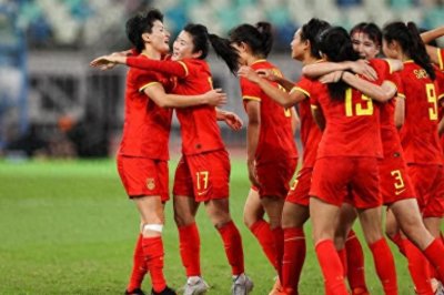 ​＂憾负逆袭！中国女足决胜战意大利，世界杯冠军跌倒了！＂