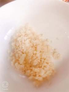 ​好吃的锡纸蒜蓉粉丝来喽，简单易做，再来几个串，生活美滋滋！