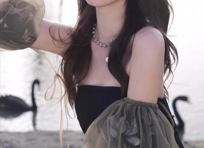 ​华晨宇黑粉，所以华晨宇的黑粉只能尬黑他的竞演选曲了