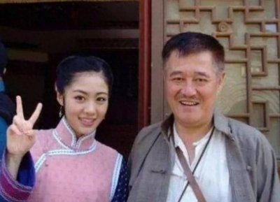 ​15岁被赵本山看中，26岁嫁富豪，老公被判受刑14年，毕畅如今怎样