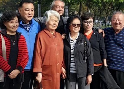 ​邢质斌近照，变化太大，网友：已经变成了白发苍苍的老太太了