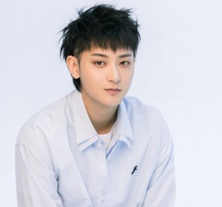 ​黄子韬怒怼美总统特朗普？中英混骂言辞激烈，却被批素质低下