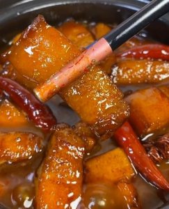 ​五花肉如何才能香嫩软糯？记住这一步，肥而不腻，入口即化