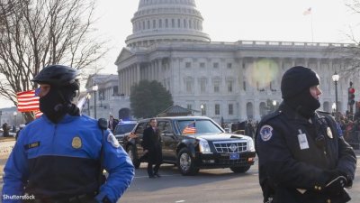 ​美国总统出行是如何“排兵布阵”的，车队里都藏着些什么车？