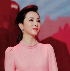 ​12个大美女，是央视各频道的“当家花旦”，最漂亮的是“白影”