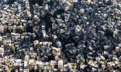 ​巴西贫民窟真实状况，房子很破却满街比基尼，网友：千万别乱去