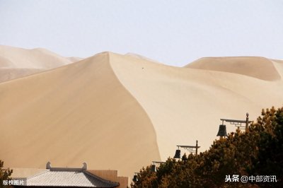 ​甘肃敦煌：鸣沙山，月牙泉，塞外风光之一绝